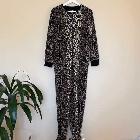 Nick & Nora Leopard Pajama Footie Onesie Women Medium One Piece Animal Print - Picture 1 of 7